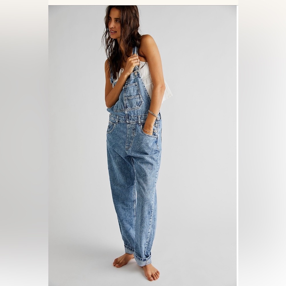 Free People ziggy denim overalls in powder blue. Size L